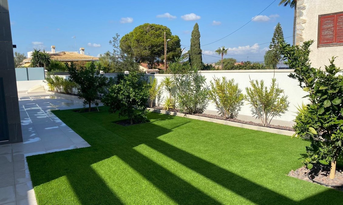 Segunda mano - Villa -
Torrevieja - Los Balcones