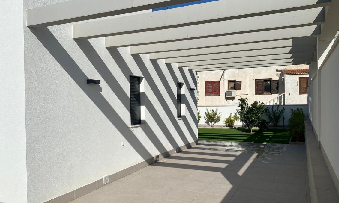 Segunda mano - Villa -
Torrevieja - Los Balcones