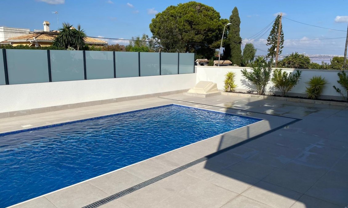 Segunda mano - Villa -
Torrevieja - Los Balcones