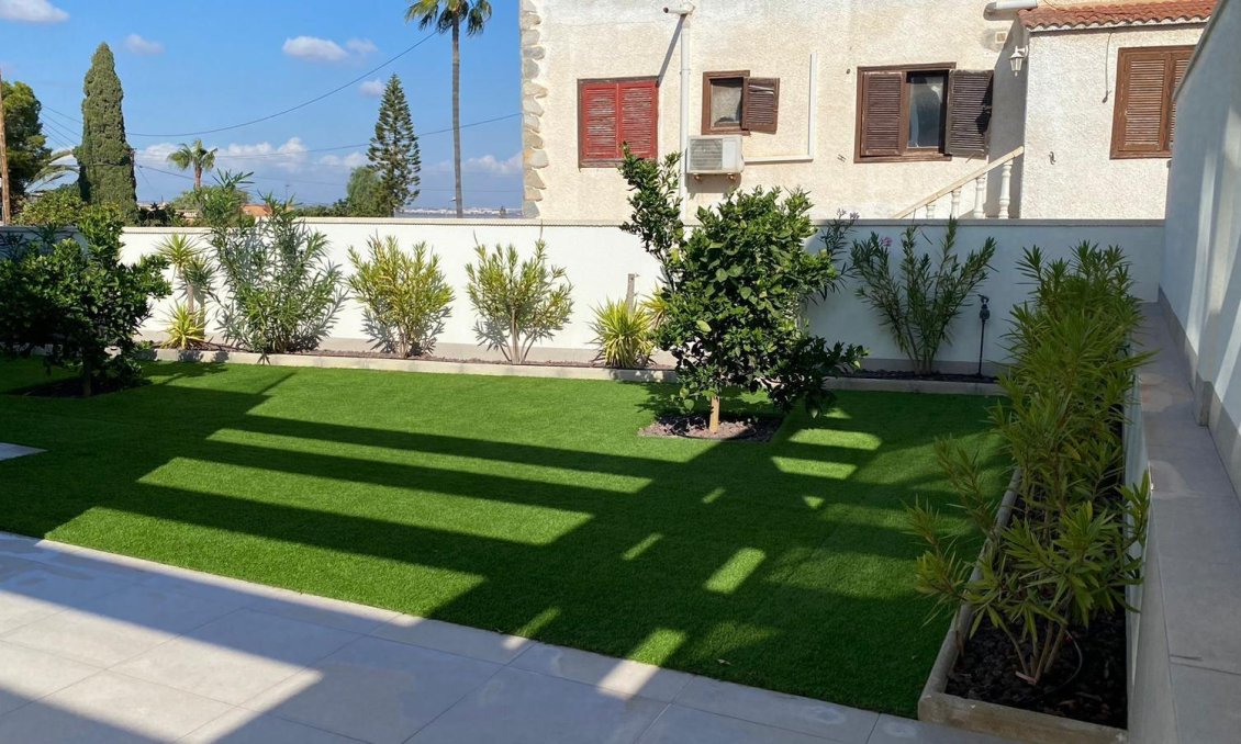 Segunda mano - Villa -
Torrevieja - Los Balcones
