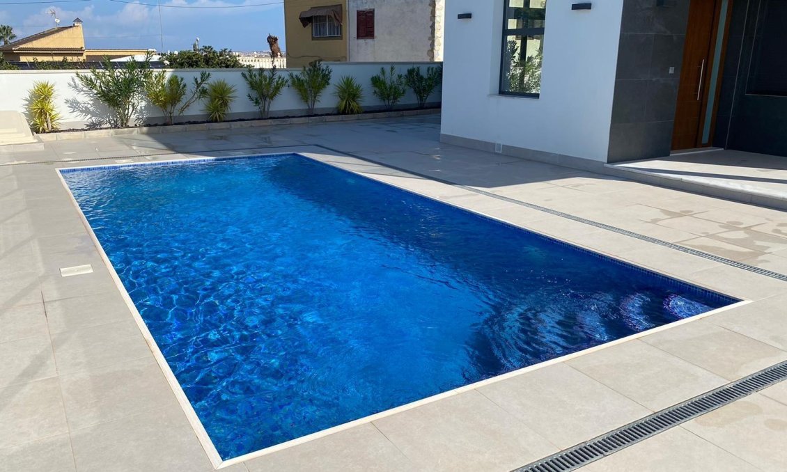 Segunda mano - Villa -
Torrevieja - Los Balcones