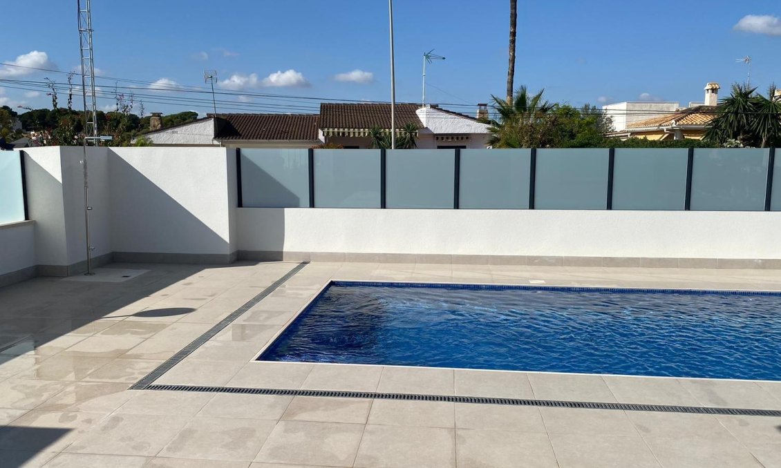 Segunda mano - Villa -
Torrevieja - Los Balcones