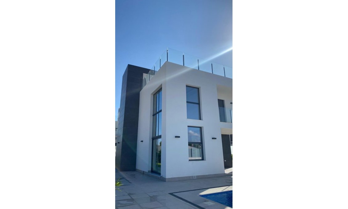 Segunda mano - Villa -
Torrevieja - Los Balcones