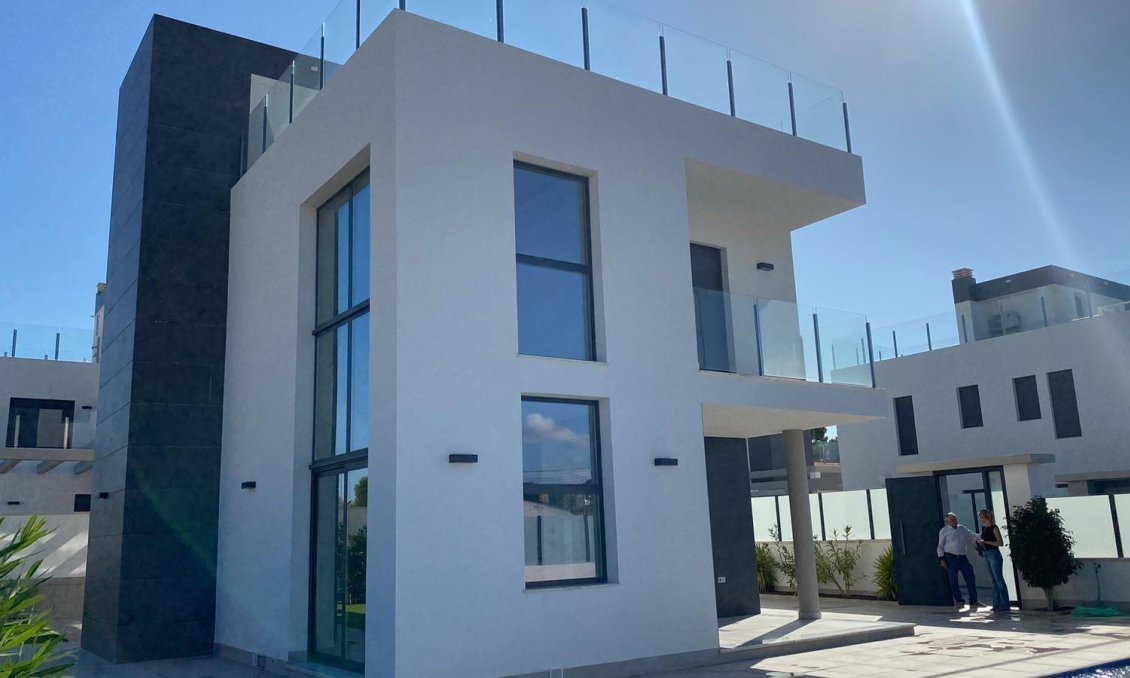 Segunda mano - Villa -
Torrevieja - Los Balcones