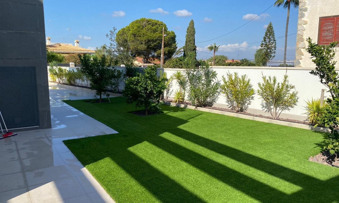 Segunda mano - Villa -
Torrevieja - Los Balcones