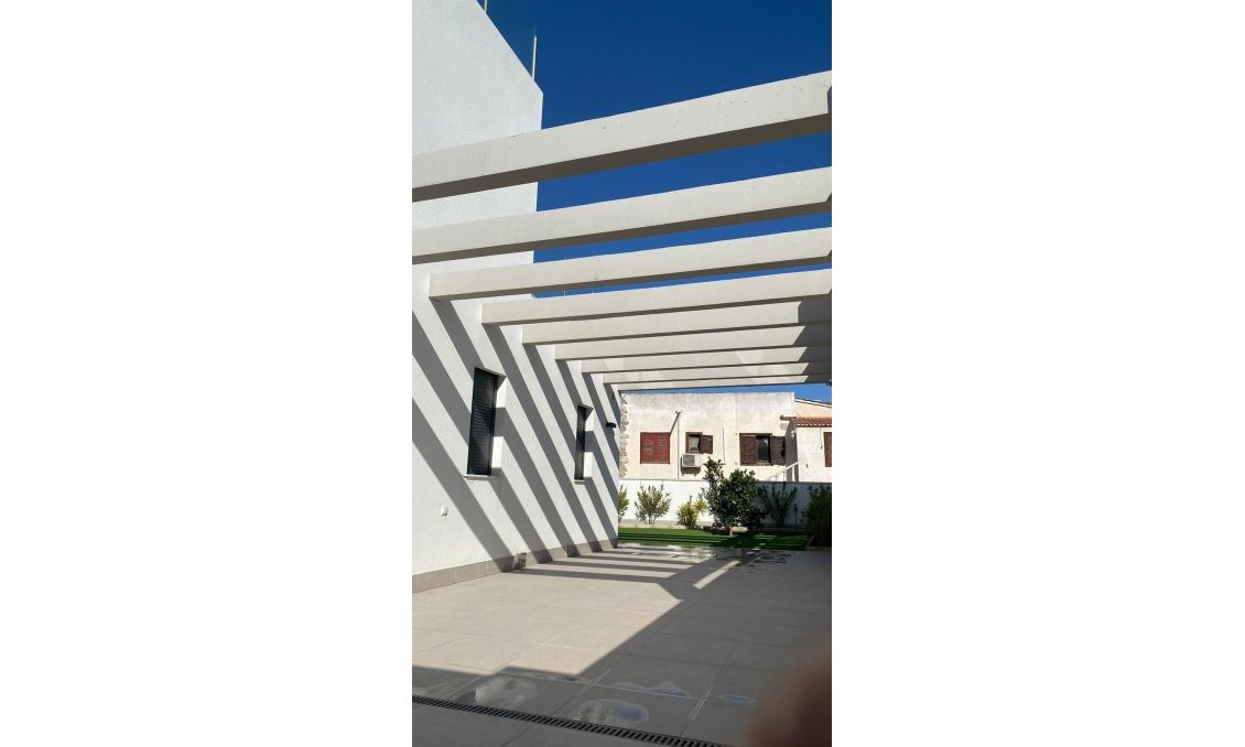 Segunda mano - Villa -
Torrevieja - Los Balcones