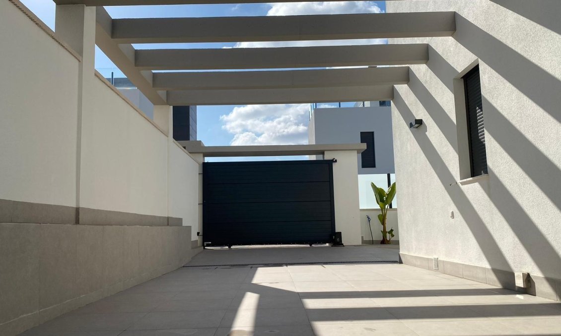 Segunda mano - Villa -
Torrevieja - Los Balcones