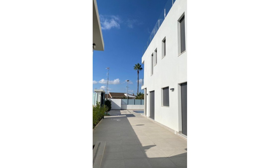 Segunda mano - Villa -
Torrevieja - Los Balcones