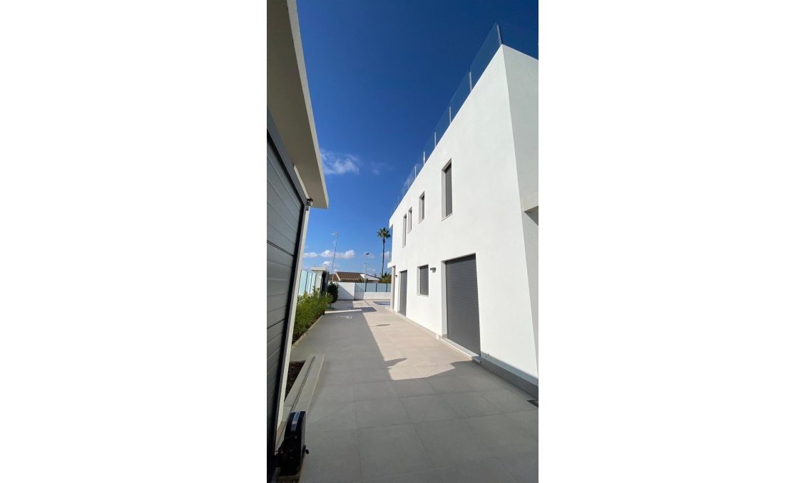 Segunda mano - Villa -
Torrevieja - Los Balcones