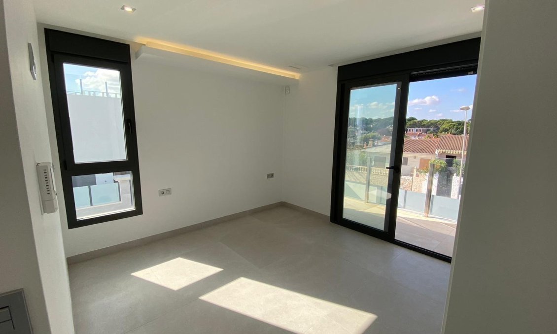 Segunda mano - Villa -
Torrevieja - Los Balcones
