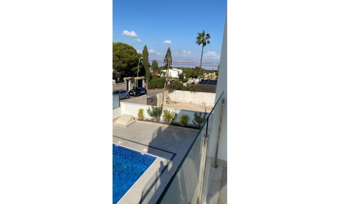 Segunda mano - Villa -
Torrevieja - Los Balcones