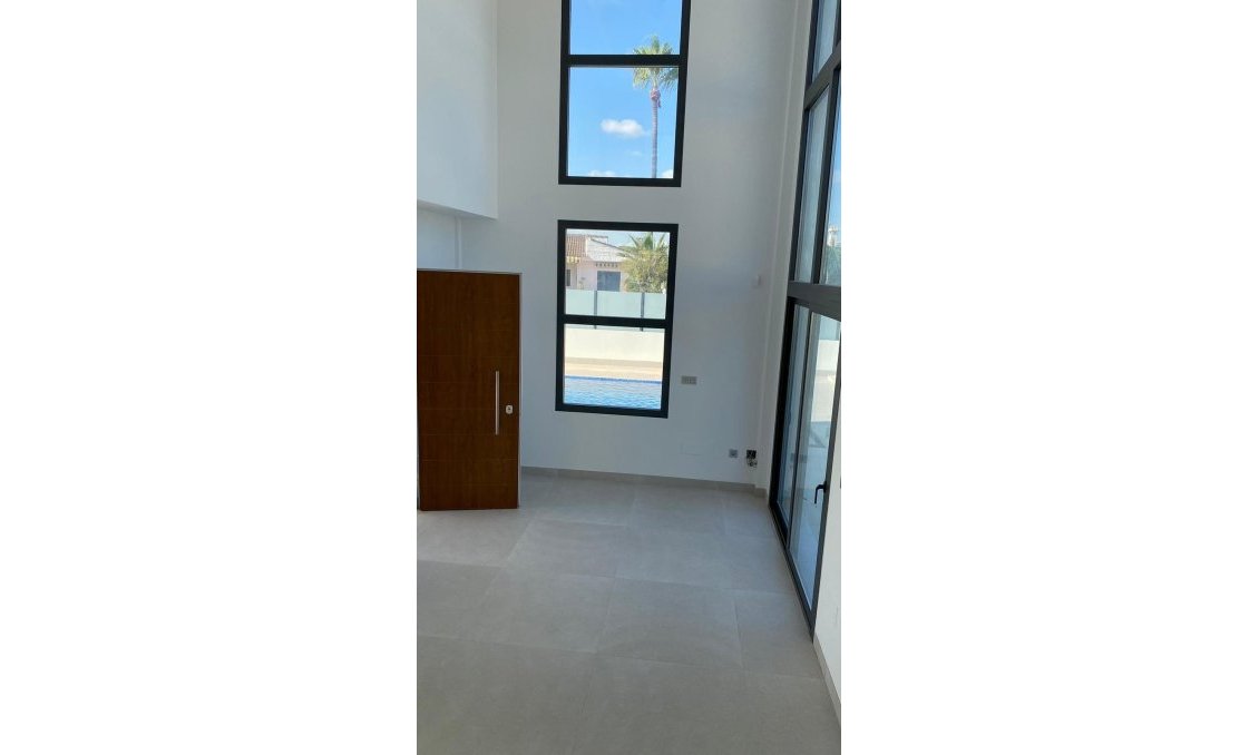 Segunda mano - Villa -
Torrevieja - Los Balcones