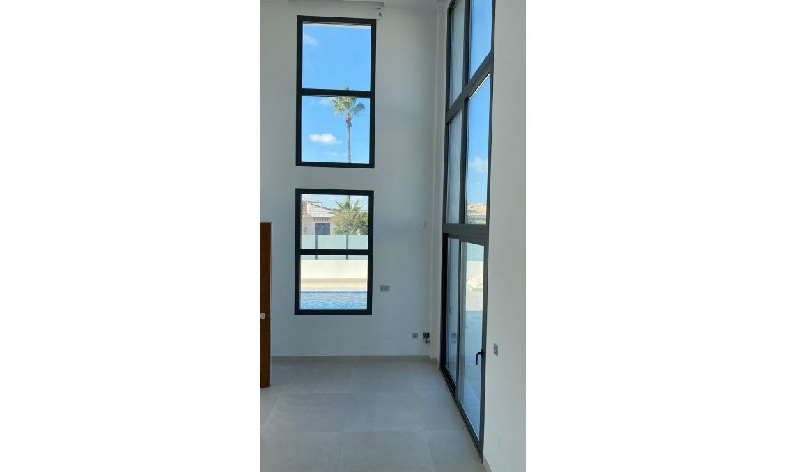Segunda mano - Villa -
Torrevieja - Los Balcones