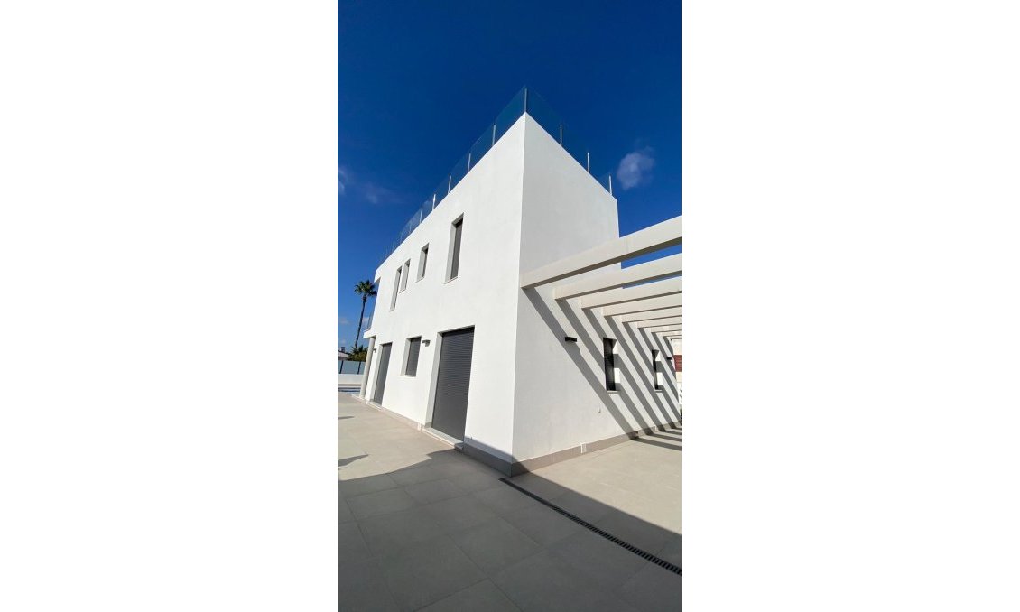 Segunda mano - Villa -
Torrevieja - Los Balcones