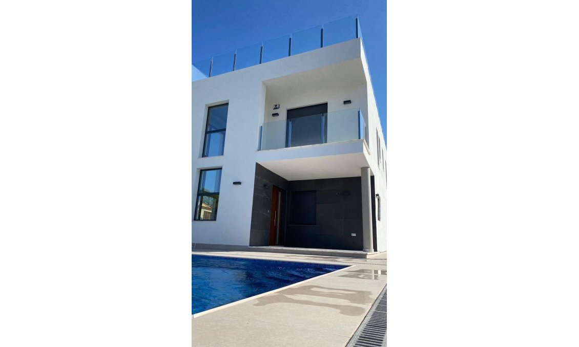 Segunda mano - Villa -
Torrevieja - Los Balcones