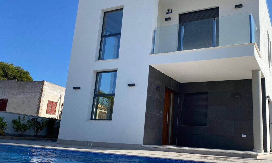 Segunda mano - Villa -
Torrevieja - Los Balcones