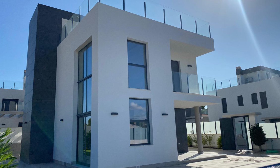 Segunda mano - Villa -
Torrevieja - Los Balcones