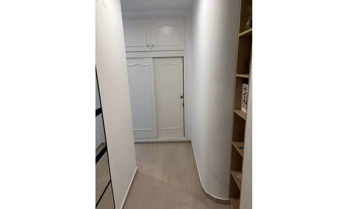 Segunda mano - Apartamento -
Torrevieja - Centro