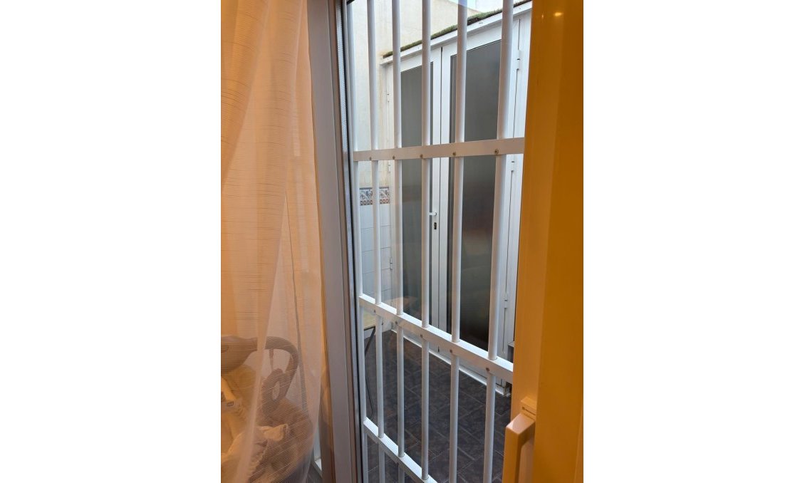 Segunda mano - Apartamento -
Torrevieja - Centro
