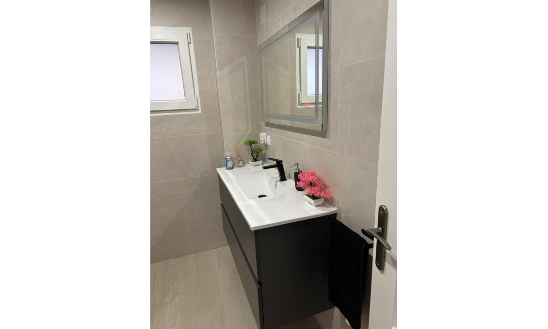 Segunda mano - Apartamento -
Torrevieja - Centro