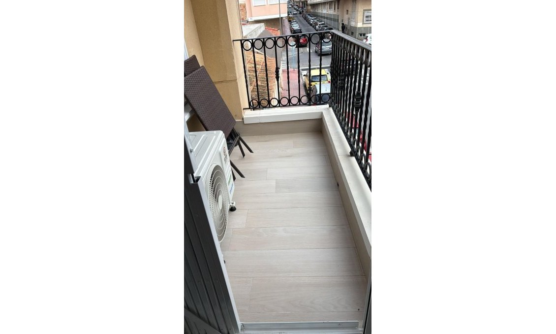 Segunda mano - Apartamento -
Torrevieja - Centro
