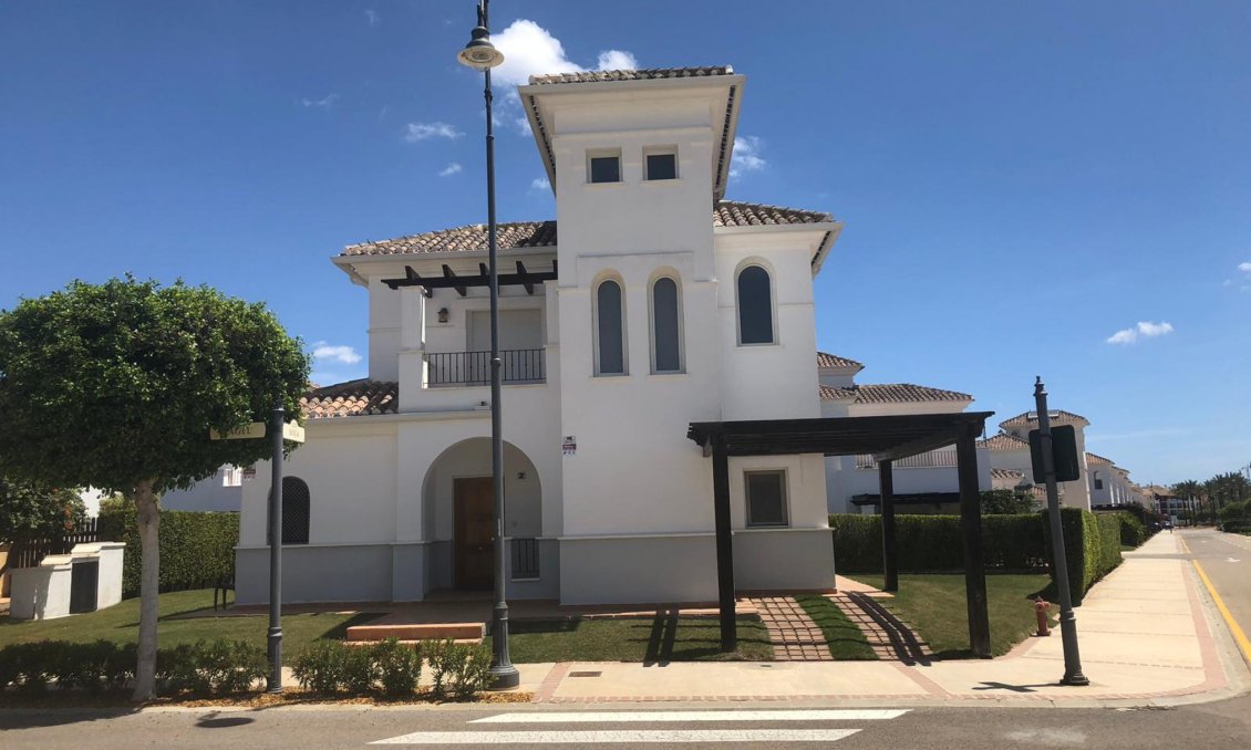Segunda mano - Villa -
Roldan - Inland