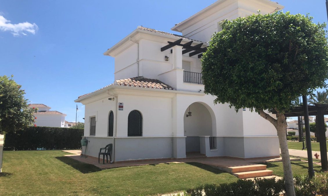 Segunda mano - Villa -
Roldan - Inland