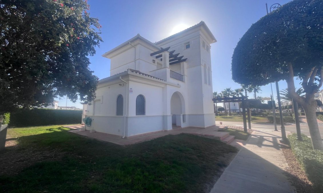 Segunda mano - Villa -
Roldan - Inland