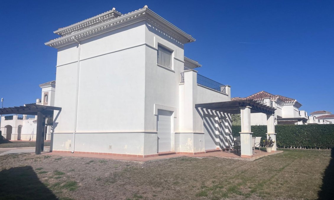 Segunda mano - Villa -
Roldan - Inland