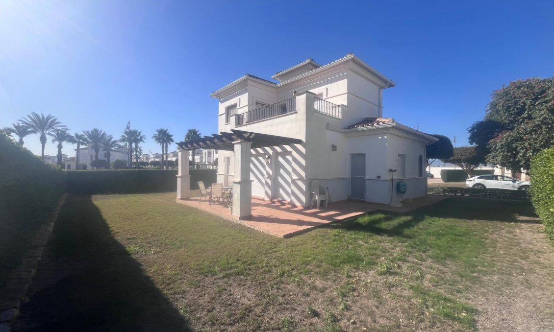 Segunda mano - Villa -
Roldan - Inland