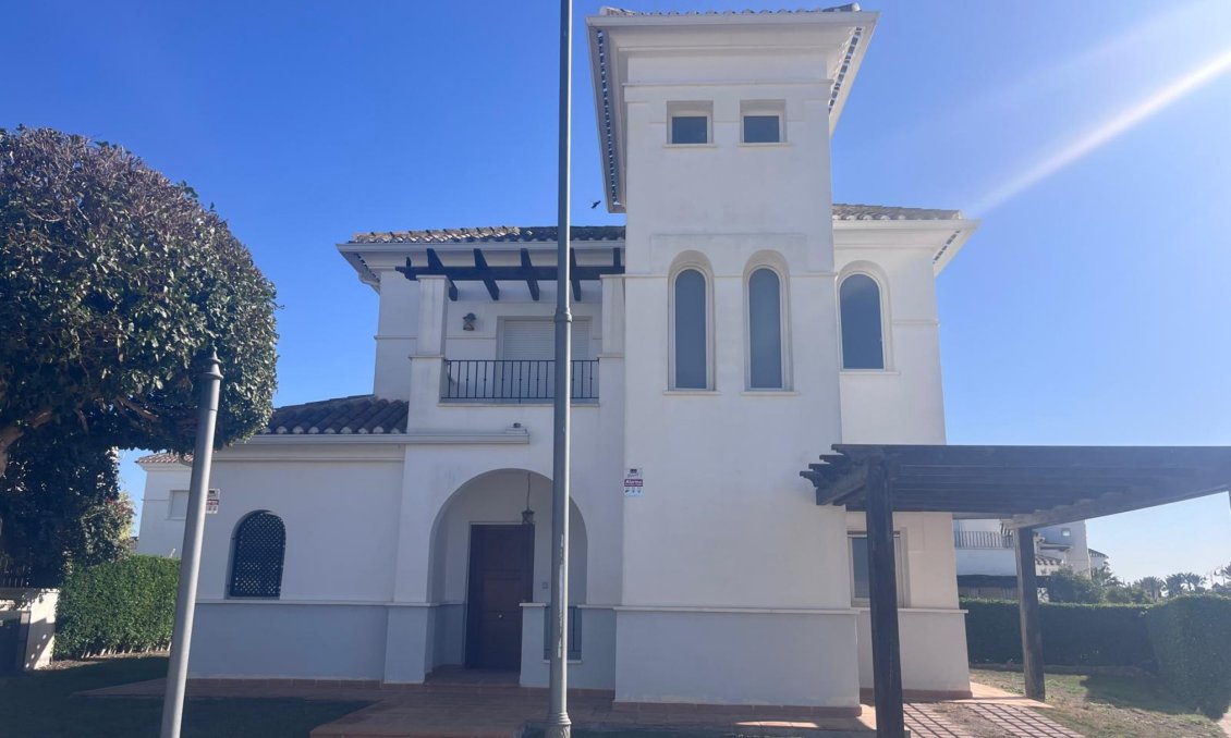Segunda mano - Villa -
Roldan - Inland