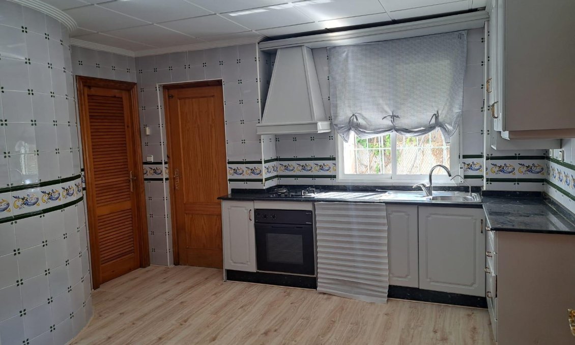 Segunda mano - Villa -
Orihuela - Los Huertos