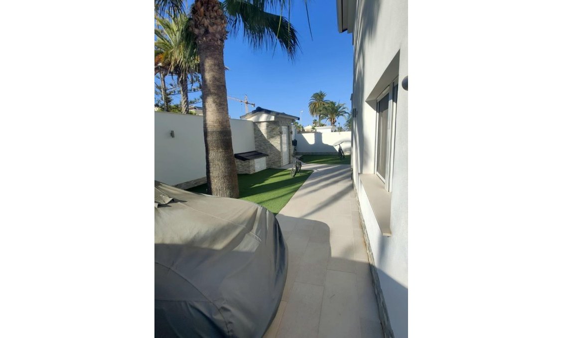 Wiederverkauf - Villa -
Orihuela Costa - Costa Blanca