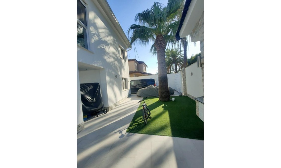 Wiederverkauf - Villa -
Orihuela Costa - Costa Blanca