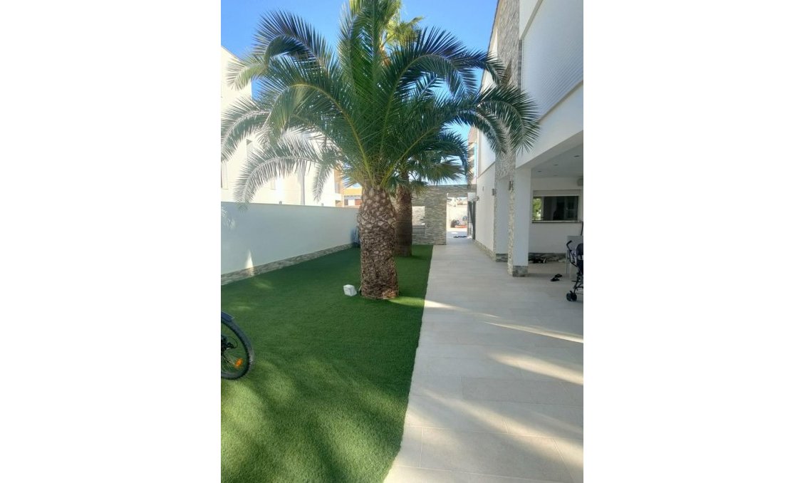 Wiederverkauf - Villa -
Orihuela Costa - Costa Blanca