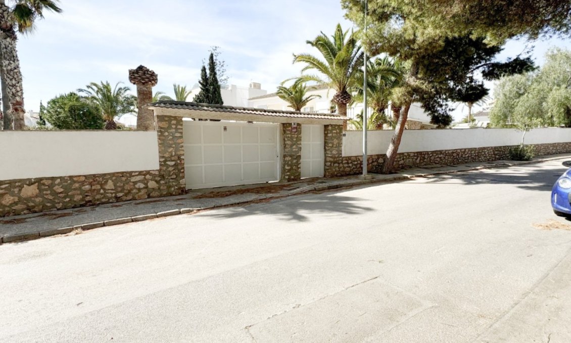 Segunda mano - Villa -
Orihuela Costa - Costa Blanca