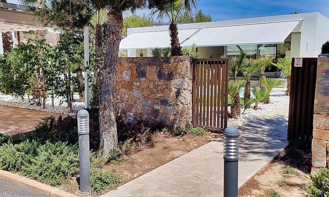 Segunda mano - Villa -
Orihuela - Las Colinas Golf