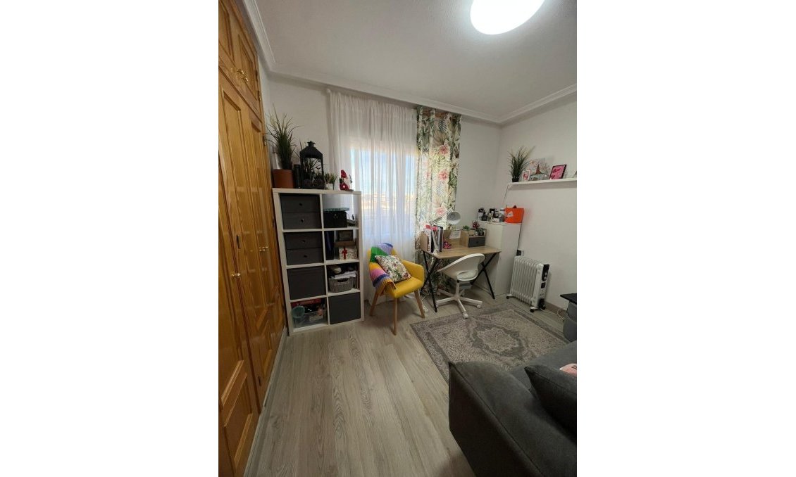 Segunda mano - Apartamento -
Torrevieja - Aguas Nuevas