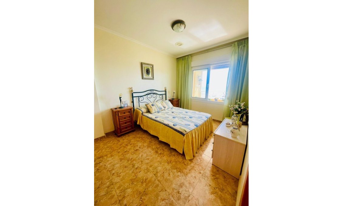 Segunda mano - Apartamento -
Torrevieja - La Mata