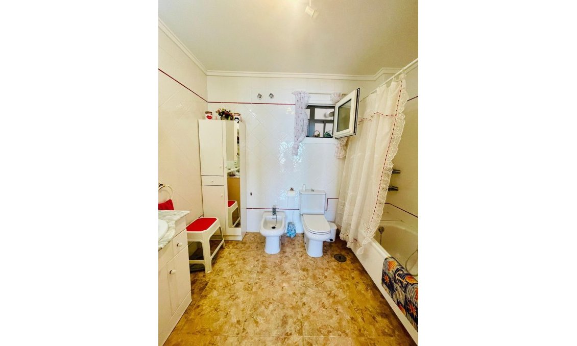 Segunda mano - Apartamento -
Torrevieja - La Mata
