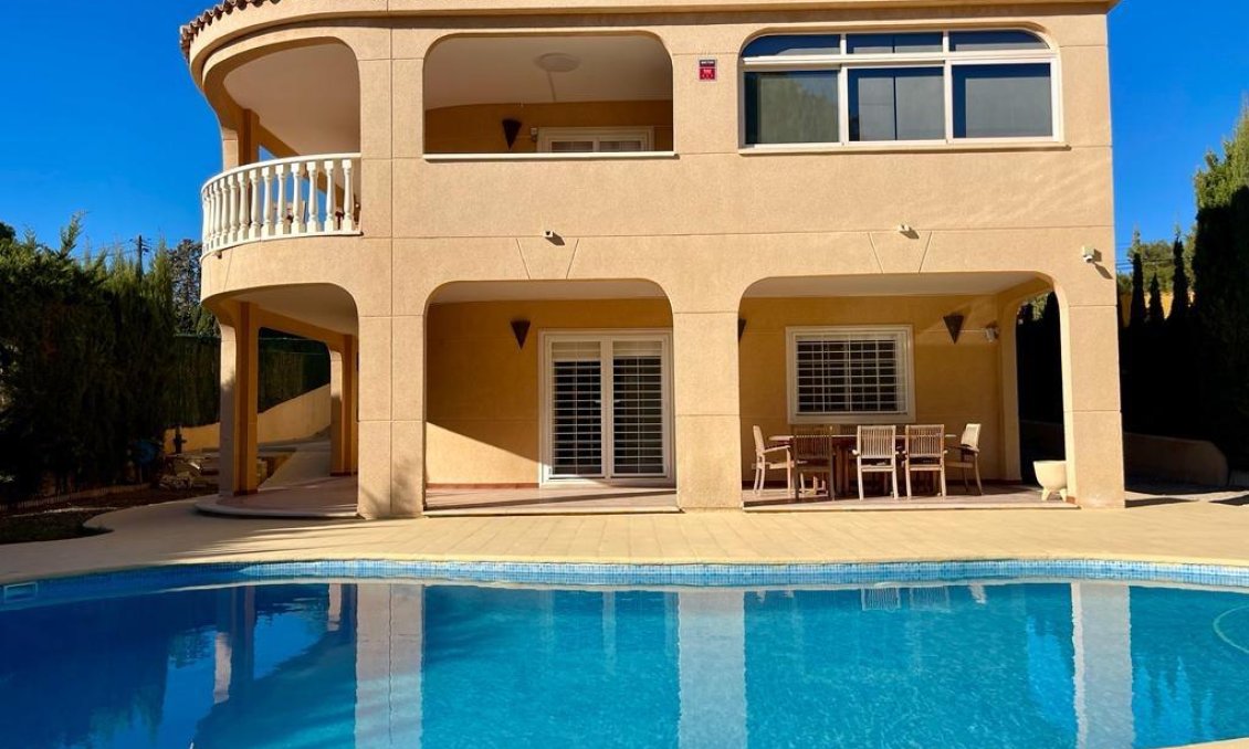Segunda mano - Villa -
Torrevieja - Los Balcones