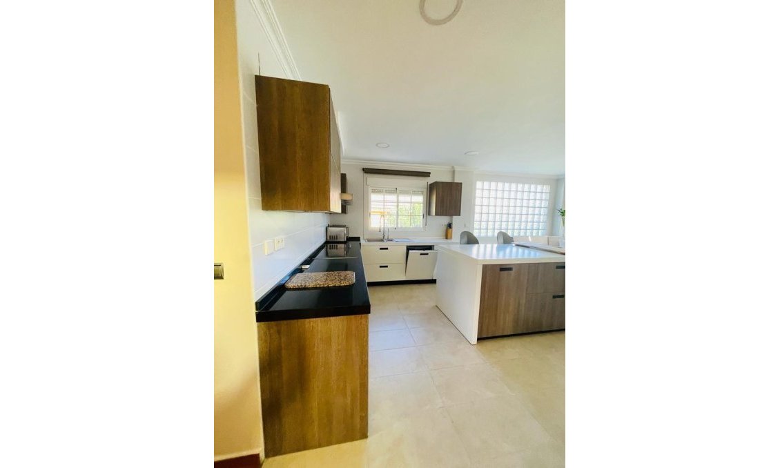 Segunda mano - Villa -
Torrevieja - Los Balcones