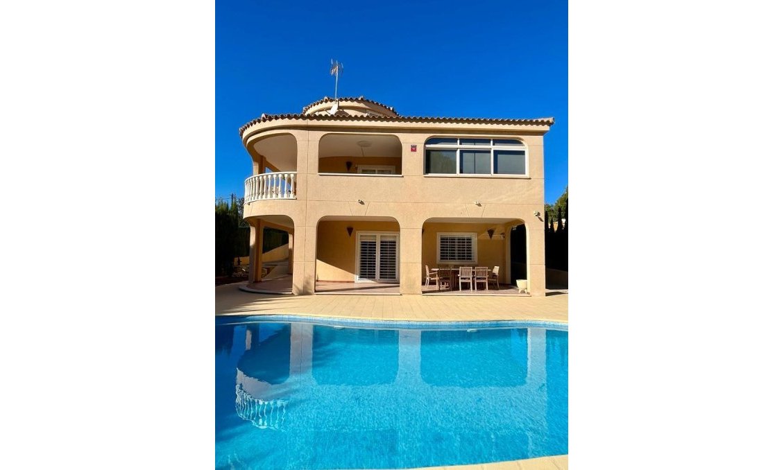 Segunda mano - Villa -
Torrevieja - Los Balcones