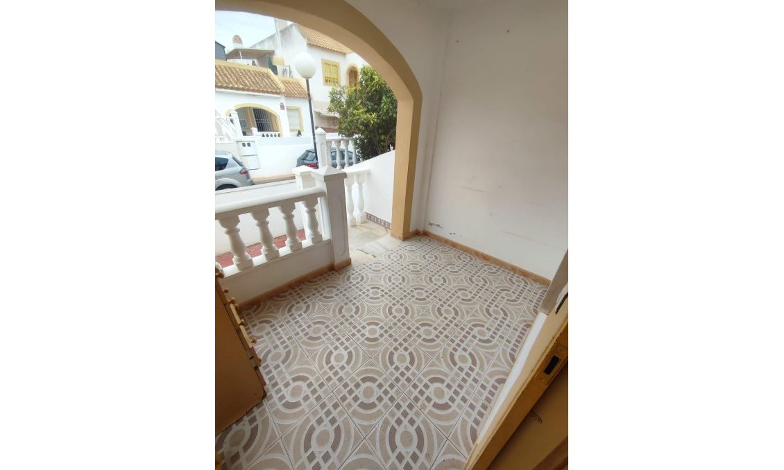 Segunda mano - Bungalow -
Torrevieja - Torretas