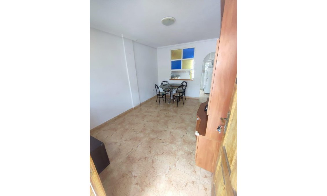 Segunda mano - Bungalow -
Torrevieja - Torretas