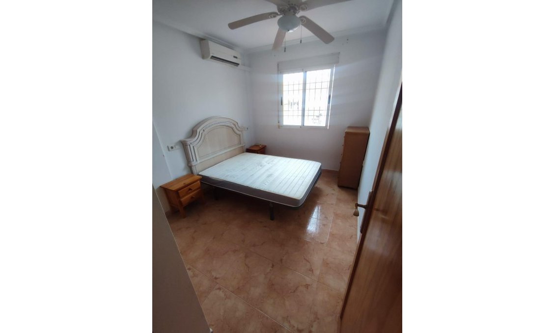 Segunda mano - Bungalow -
Torrevieja - Torretas