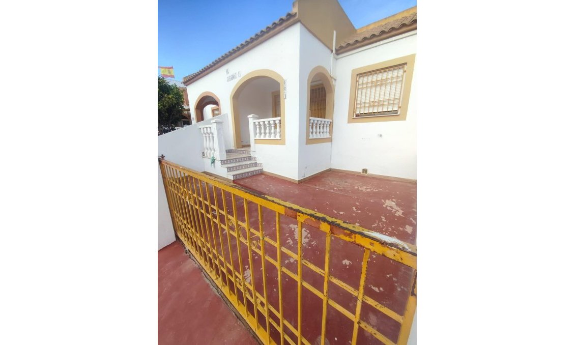 Segunda mano - Bungalow -
Torrevieja - Torretas