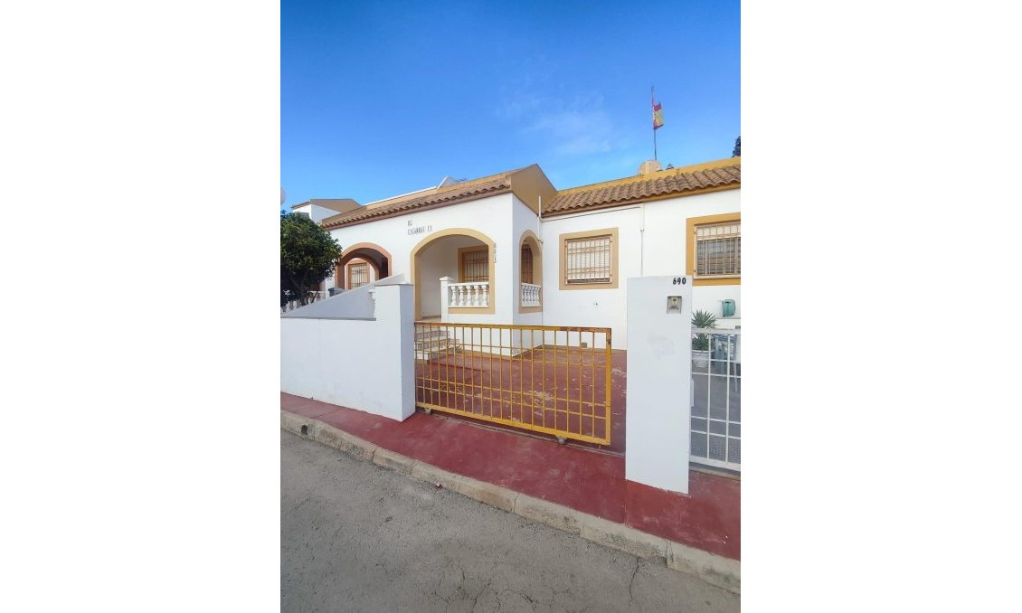 Segunda mano - Bungalow -
Torrevieja - Torretas