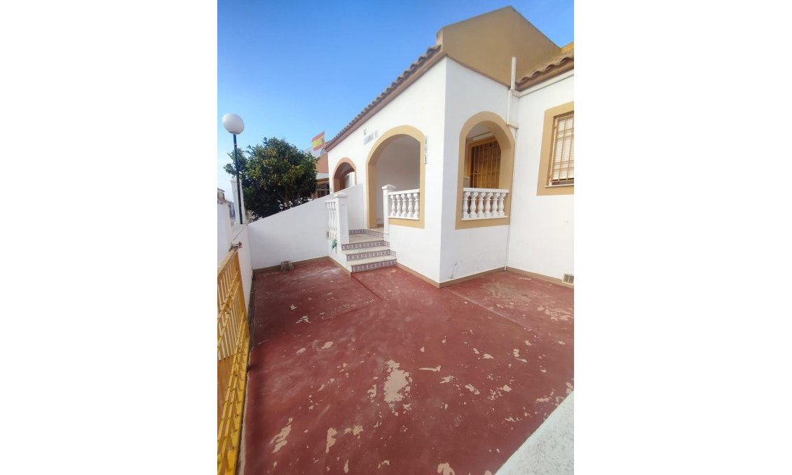 Segunda mano - Bungalow -
Torrevieja - Torretas