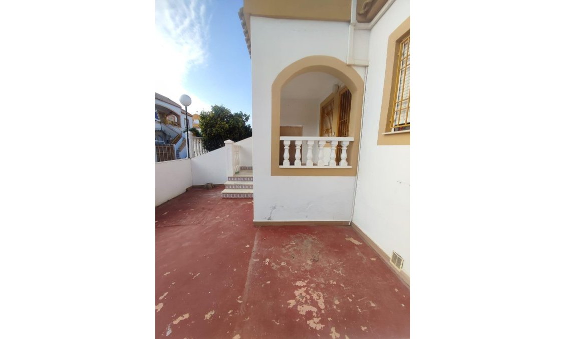 Segunda mano - Bungalow -
Torrevieja - Torretas